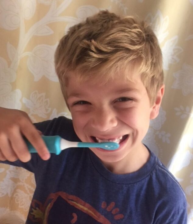 kid using sonicare kids toothbrush