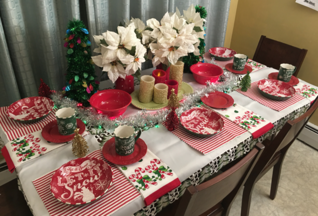 Perfect Holiday Kids Table