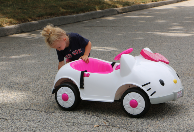 Dynacraft Hello Kitty Car Stylish Life for Moms