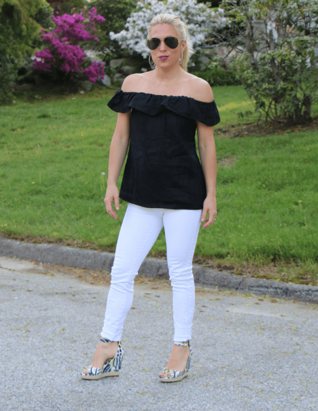 How to Wear White Jeans #Fashion #Style - Stylish Life for Moms