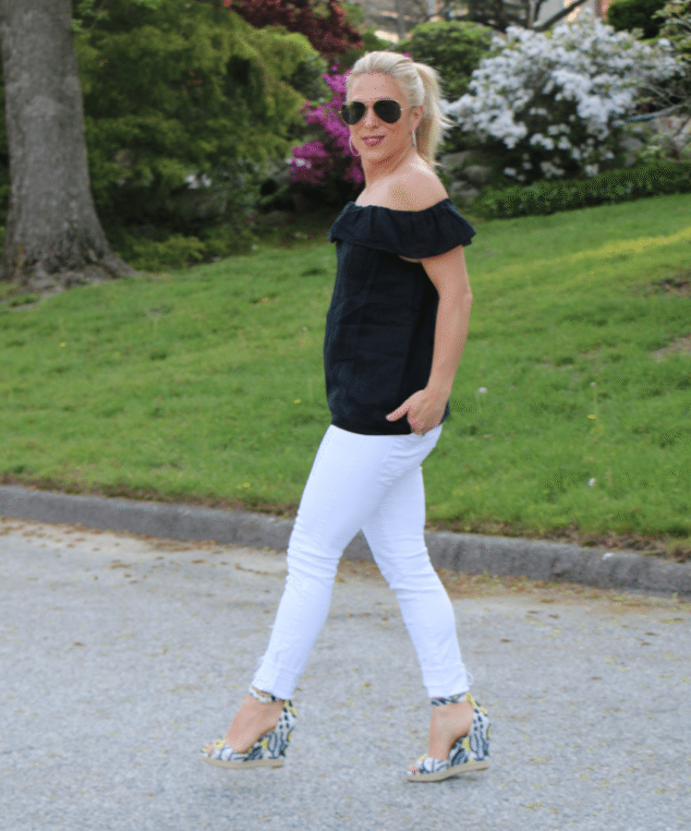 How to Wear White Jeans #Fashion #Style - Stylish Life for Moms