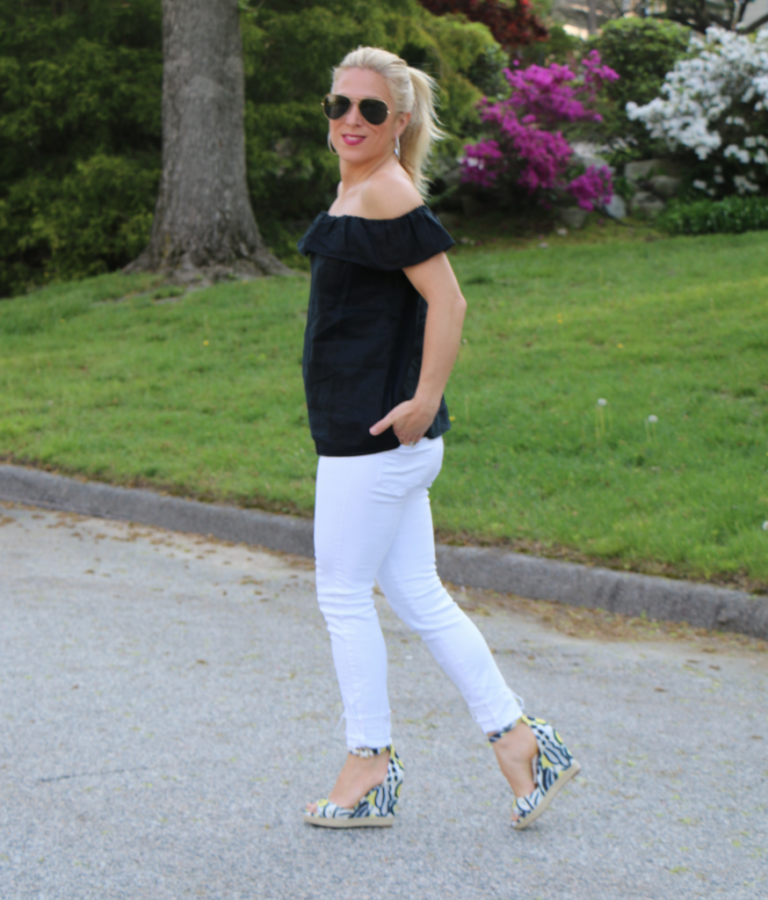outfits with white mom jeans