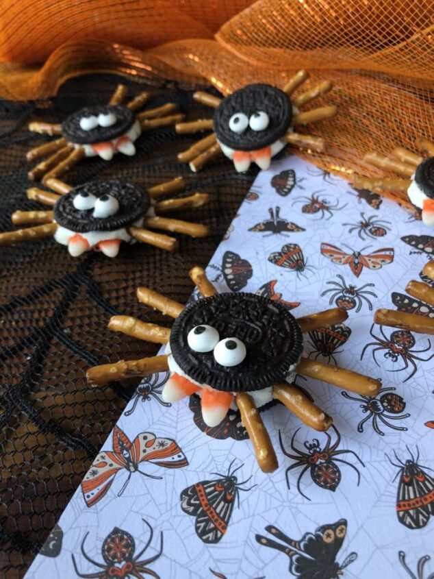 SPOOKY OREO SPIDER COOKIES