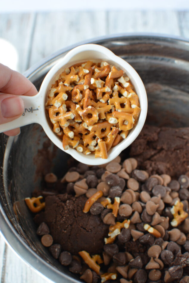 Chocolate Peanut Butter Pretzel Cookies