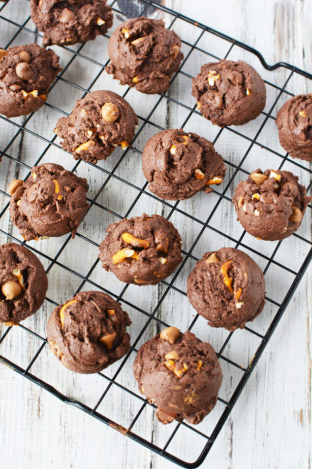 Chocolate Peanut Butter Pretzel Cookies