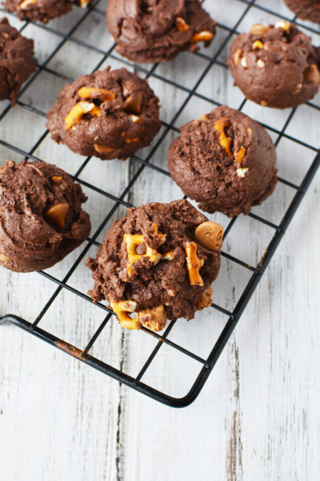 Chocolate Peanut Butter Pretzel Cookies