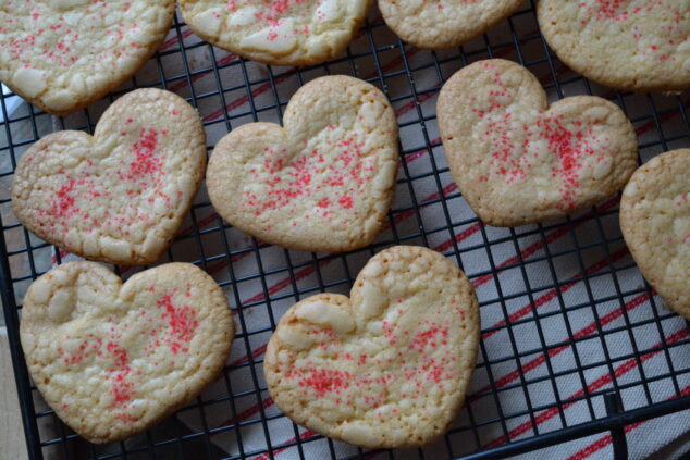 Valentine Sandwich Cookie Recipe #Valentines #ValentinesDay