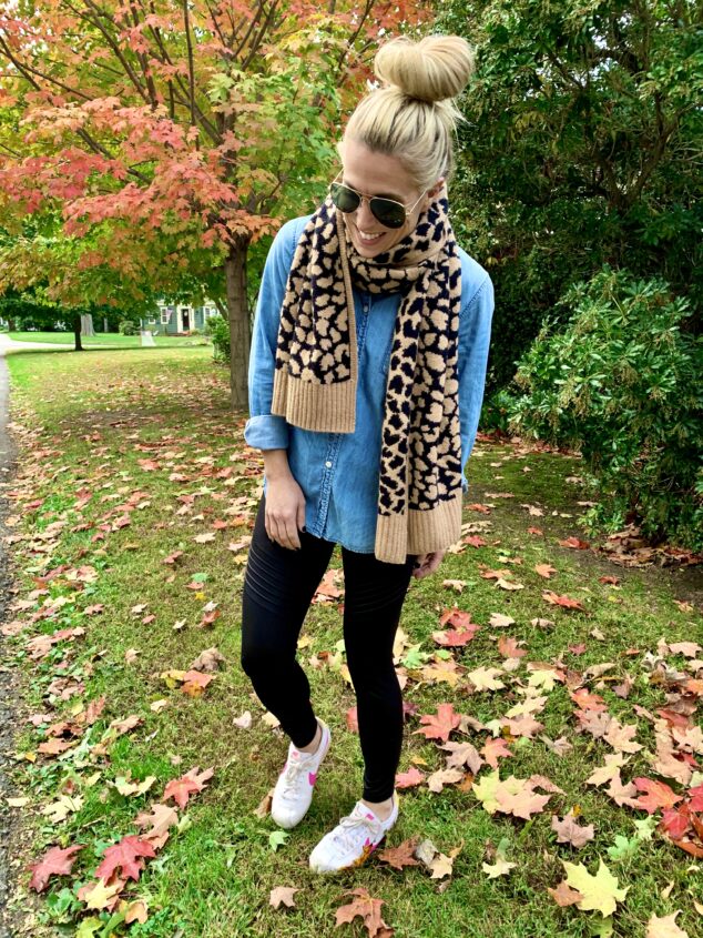 Celebrity style. Animal print scarf. - CHANTAL