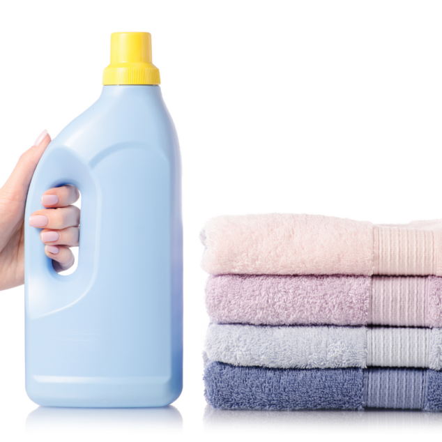 Detergent for cleaning clothes