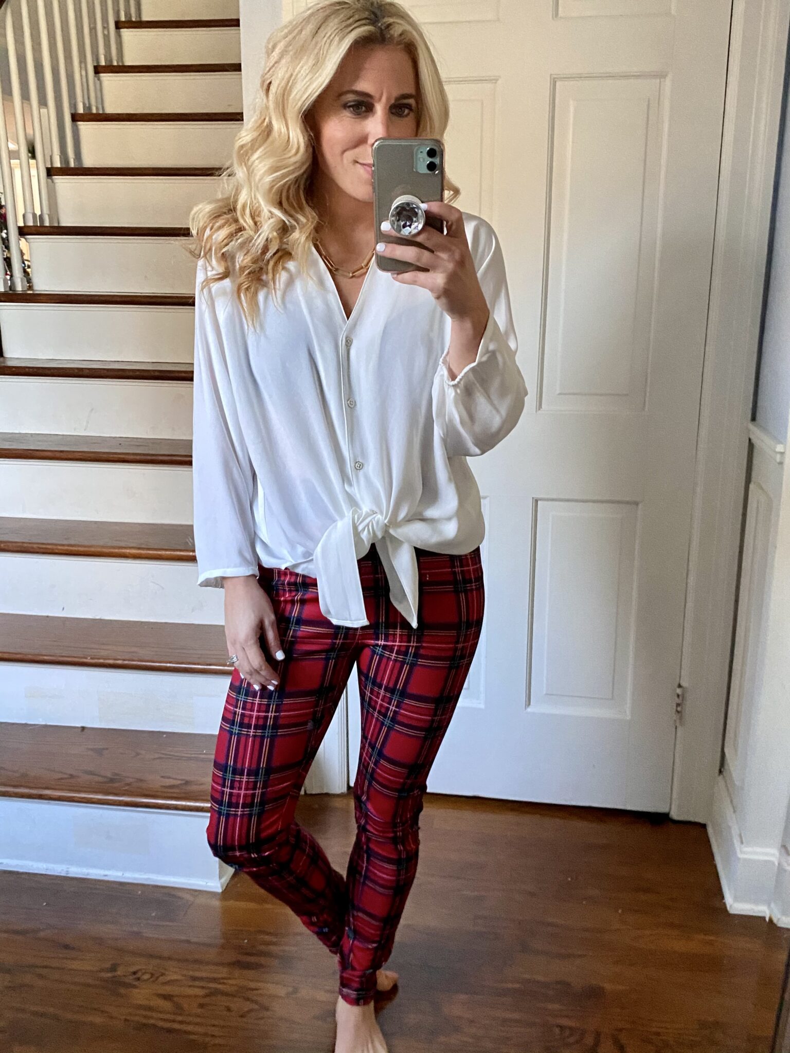 what-to-wear-with-plaid-pants-stylish-life-for-moms