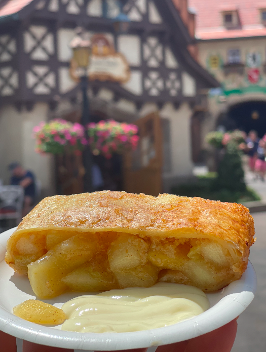 Apple Strudel with Vanilla Sauce