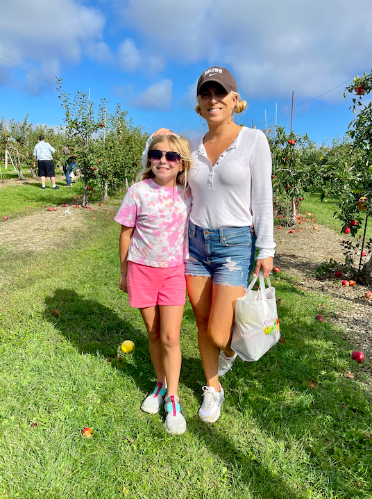 women's apple picking outfits