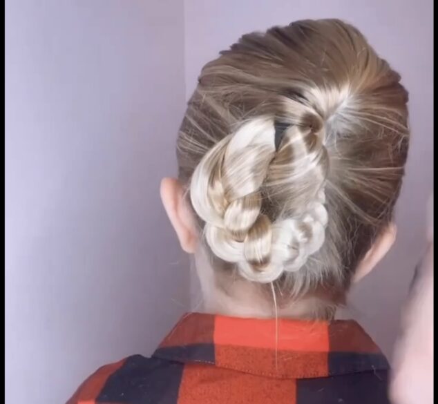 Pretty Bun Hairstyles for Long Hair