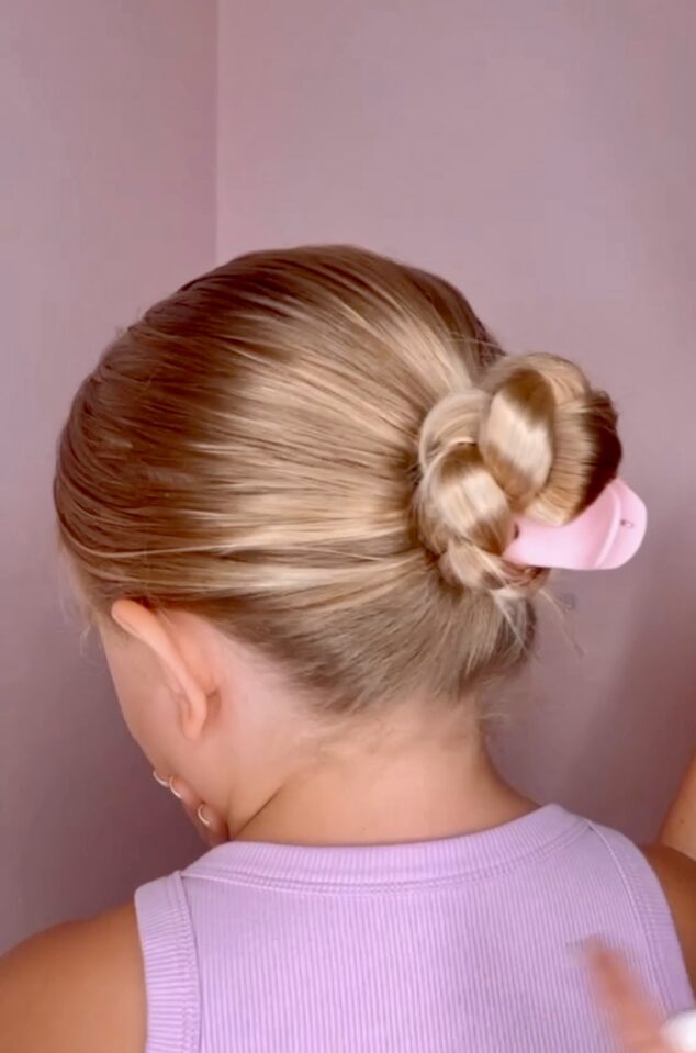 easy claw clip hairstyle, Video published by TAYLOR